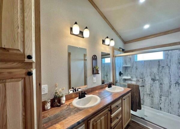 Brazos 2 bed/2 bath 840 sq ft Used - Image 9